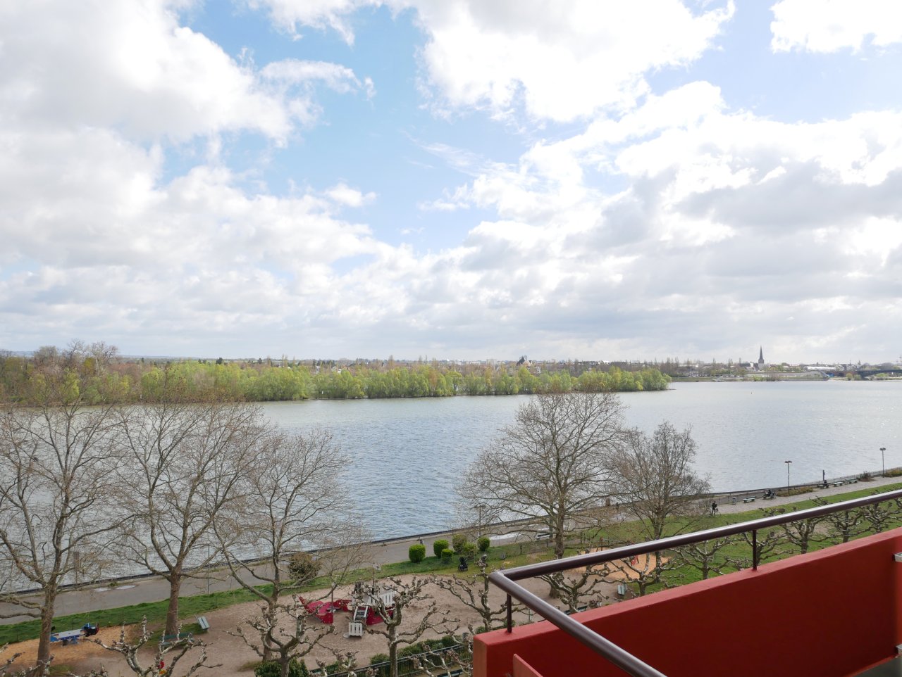 Single-Appartement mit Rheinpanorama | Mainz-Neustadt 