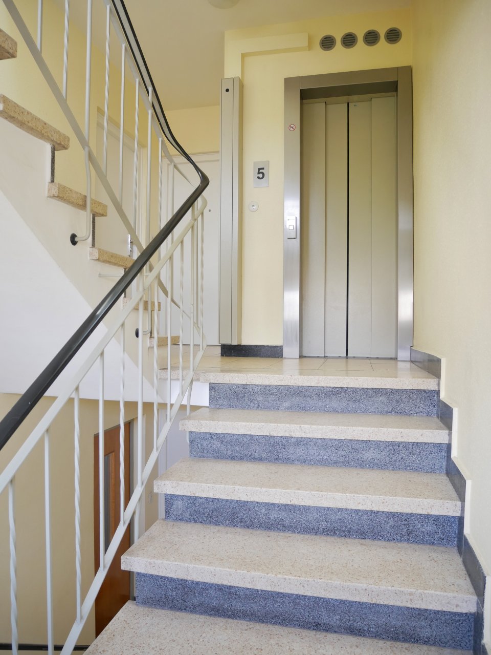 Single-Appartement mit Rheinpanorama | Mainz-Neustadt 