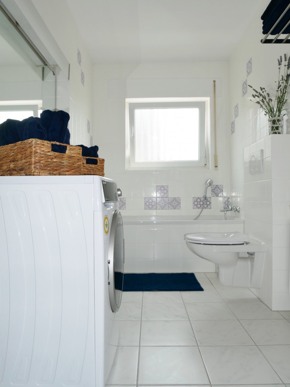 helle, moderne & großzügige Ferienwohnung in Bodenheim