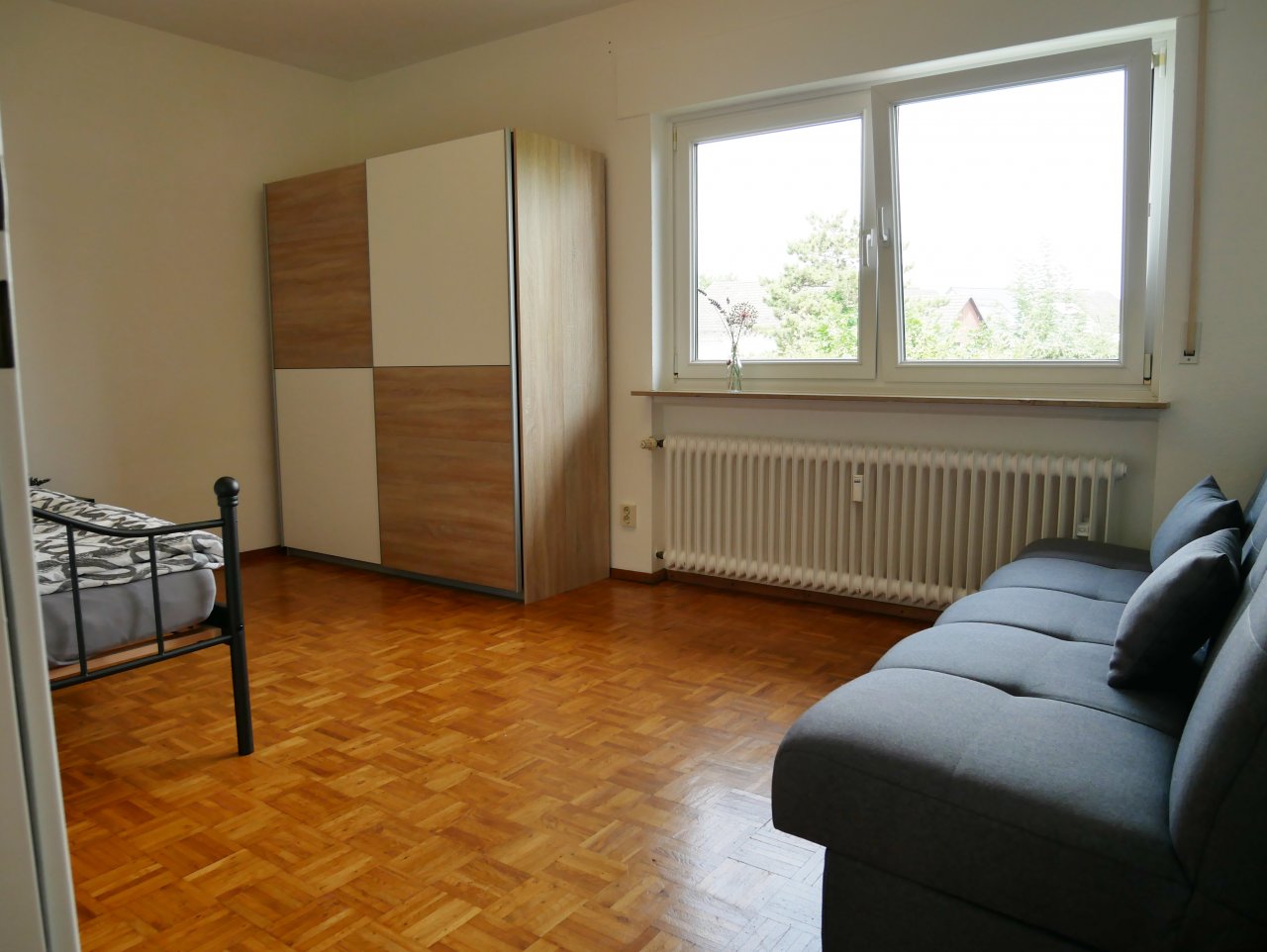 helle, moderne & großzügige Ferienwohnung in Bodenheim