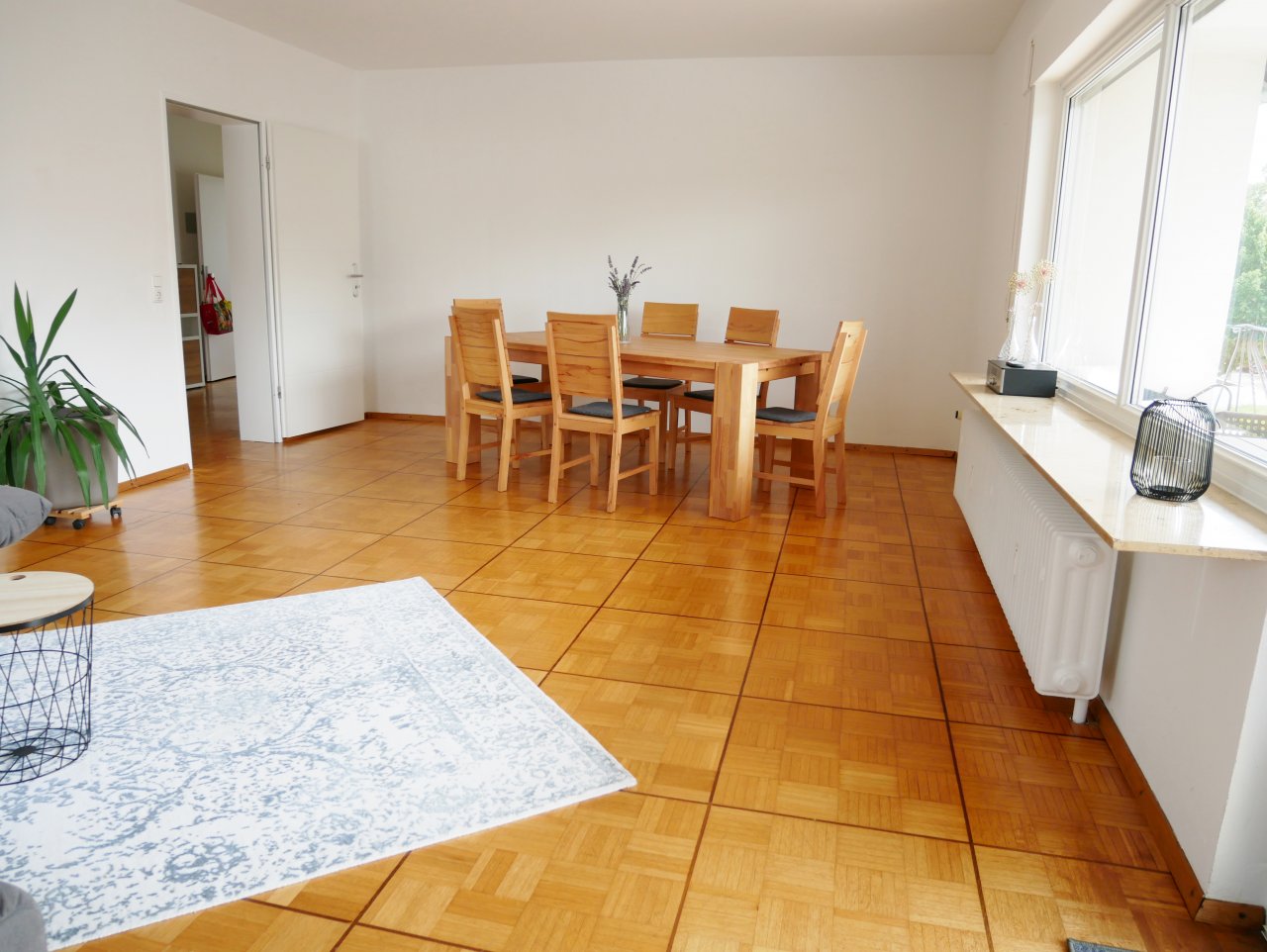 helle, moderne & großzügige Ferienwohnung in Bodenheim