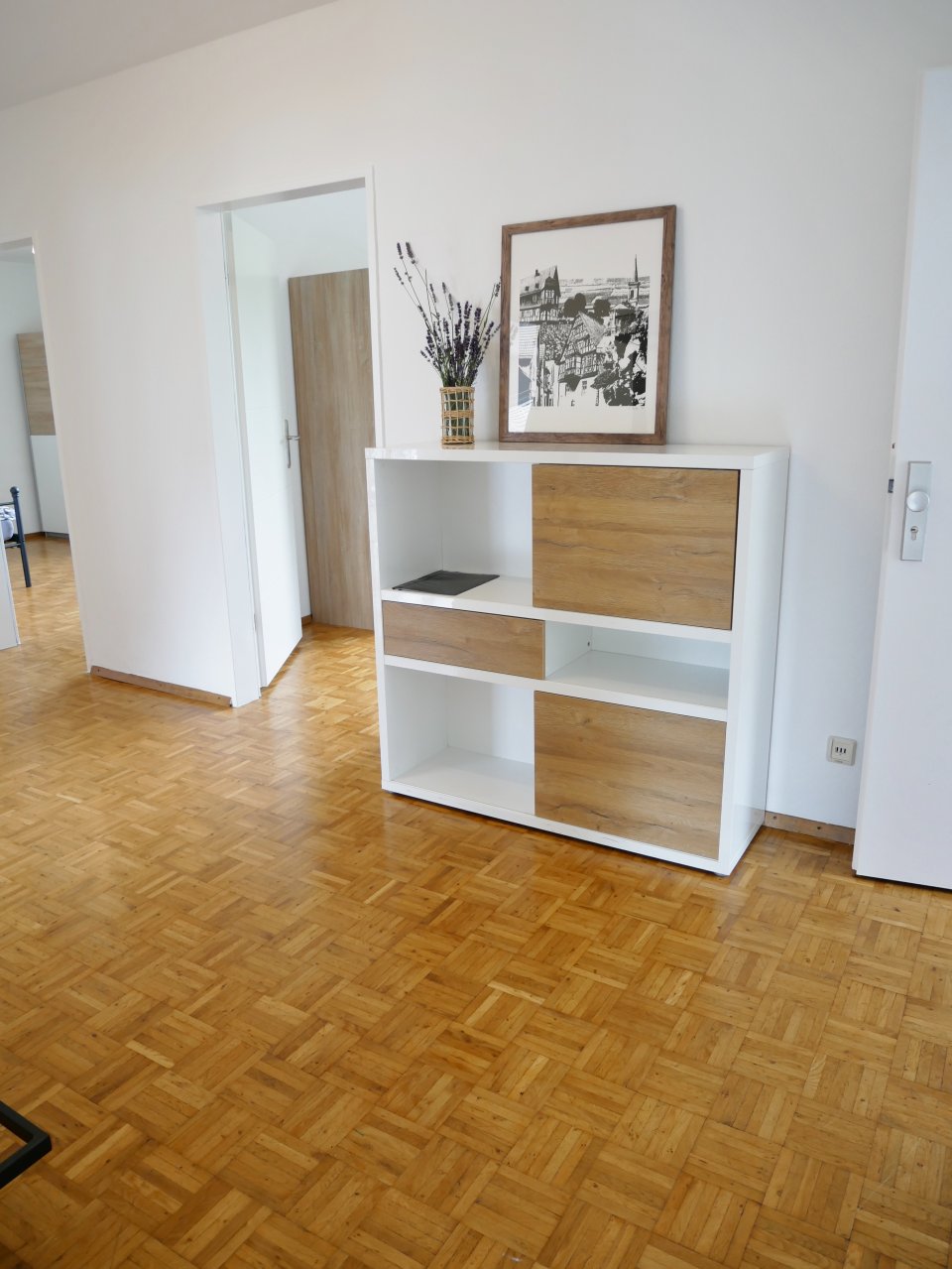 helle, moderne & großzügige Ferienwohnung in Bodenheim