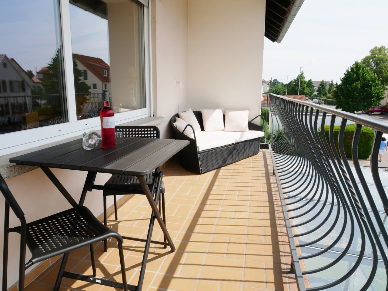 helle, moderne & großzügige Ferienwohnung in Bodenheim