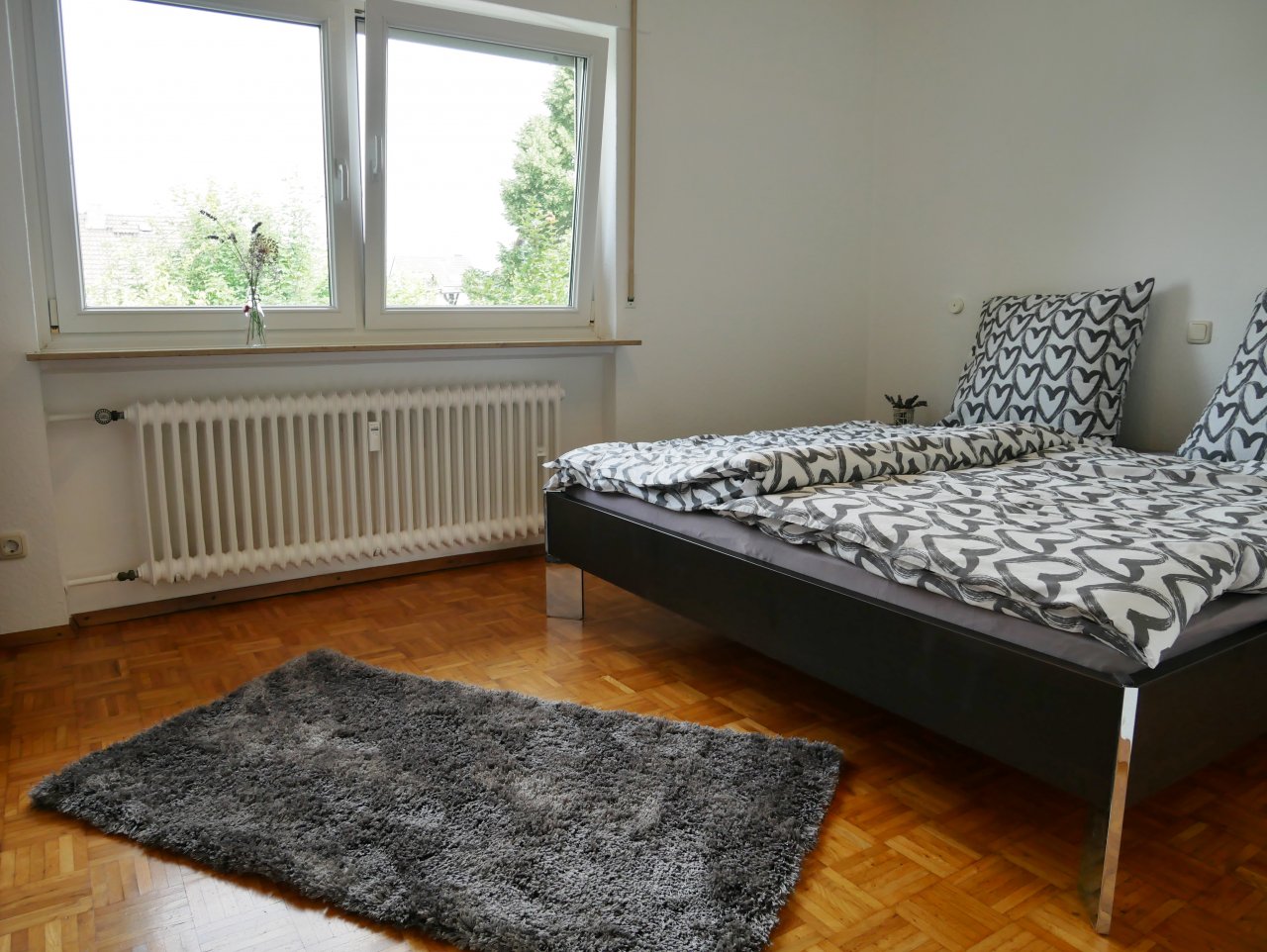 helle, moderne & großzügige Ferienwohnung in Bodenheim