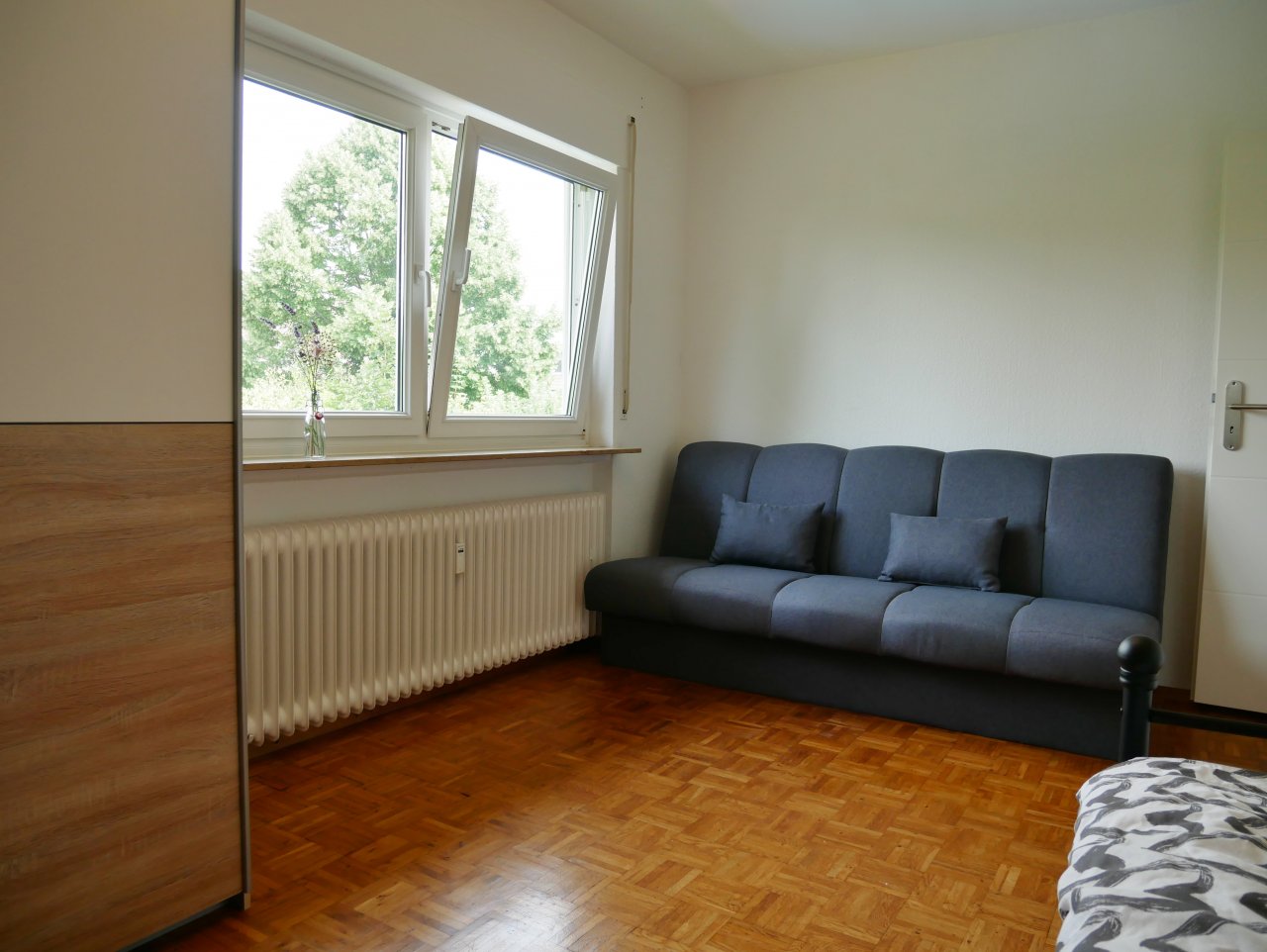 helle, moderne & großzügige Ferienwohnung in Bodenheim