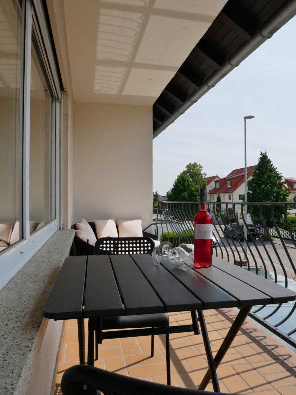 helle, moderne & großzügige Ferienwohnung in Bodenheim