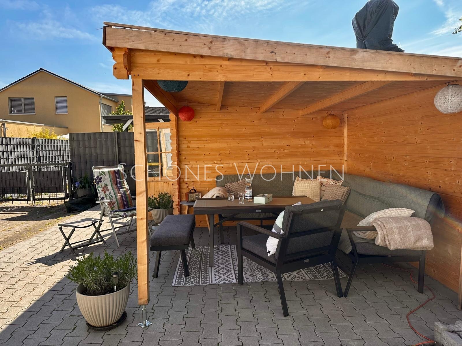 Gartenhaus im Sommer Gartenhaus im Sommer