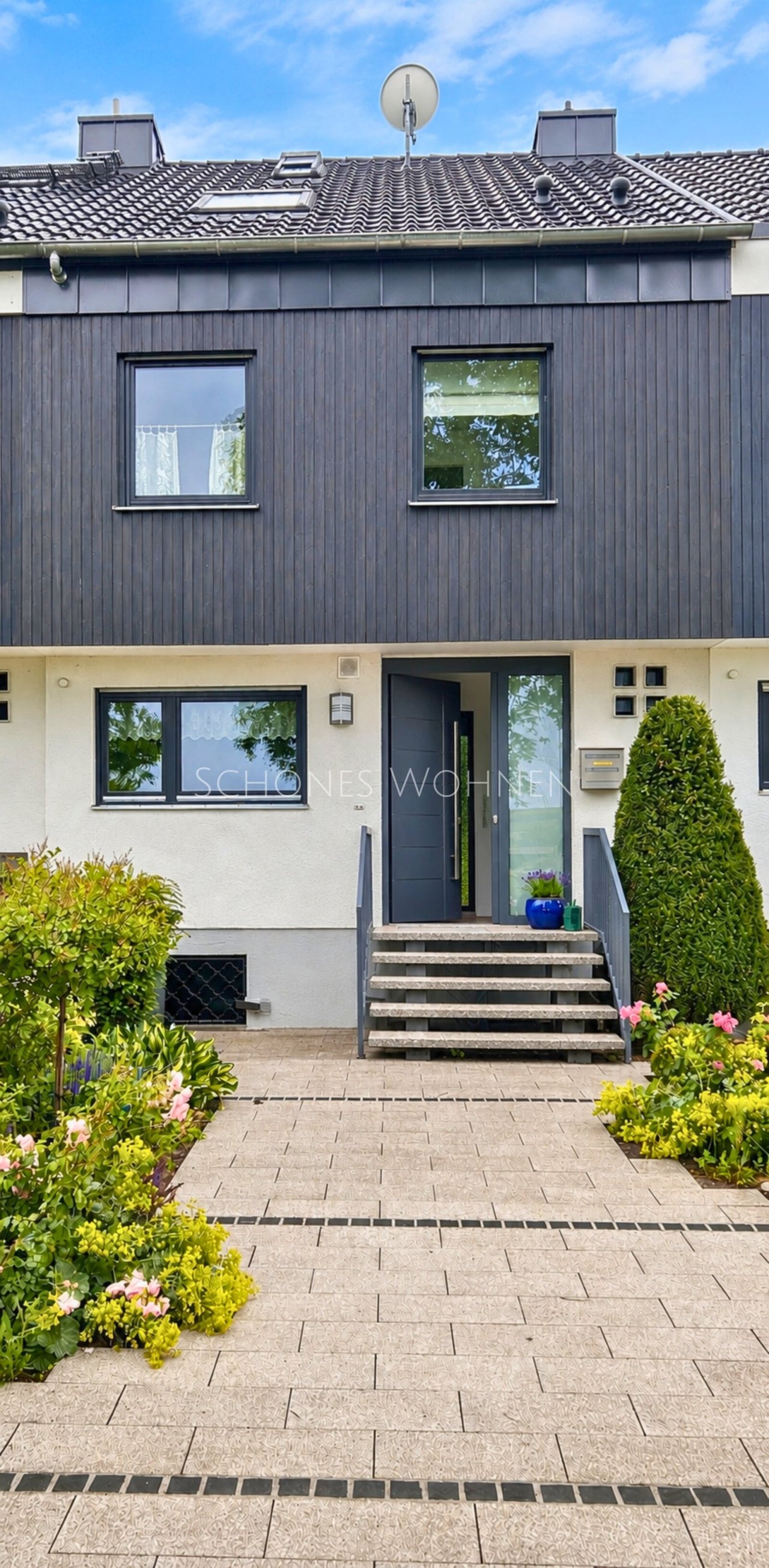 Außenansicht Haus und Stellplatz Außenansicht Haus und Stellplatz